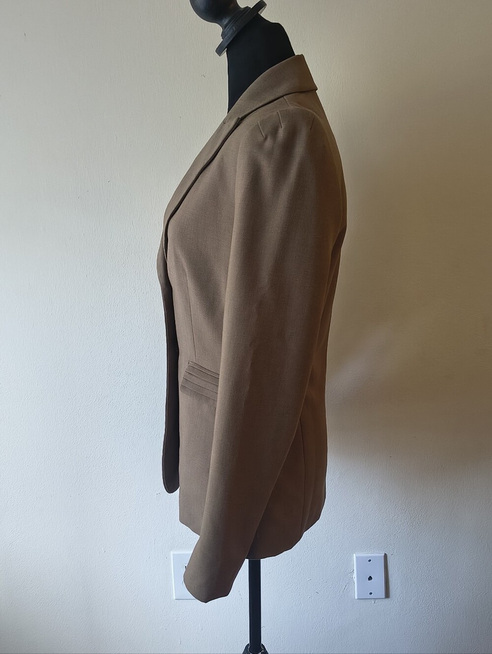 Tahari Arthur S Levine  Brown Two-Button Structured Blazer Jacket Size 4 - Picture 2 of 7